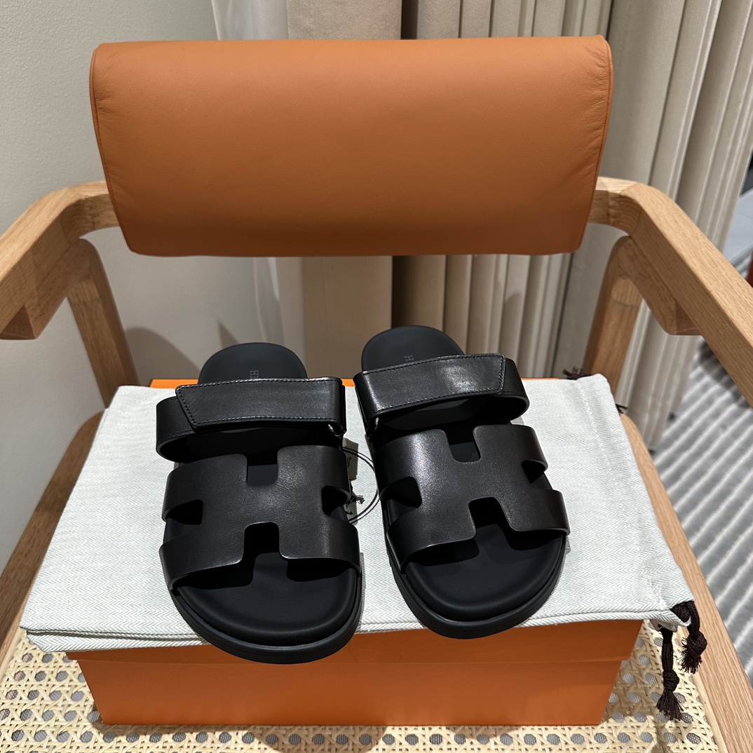 Fully handmade Hermès Chypre sandal  