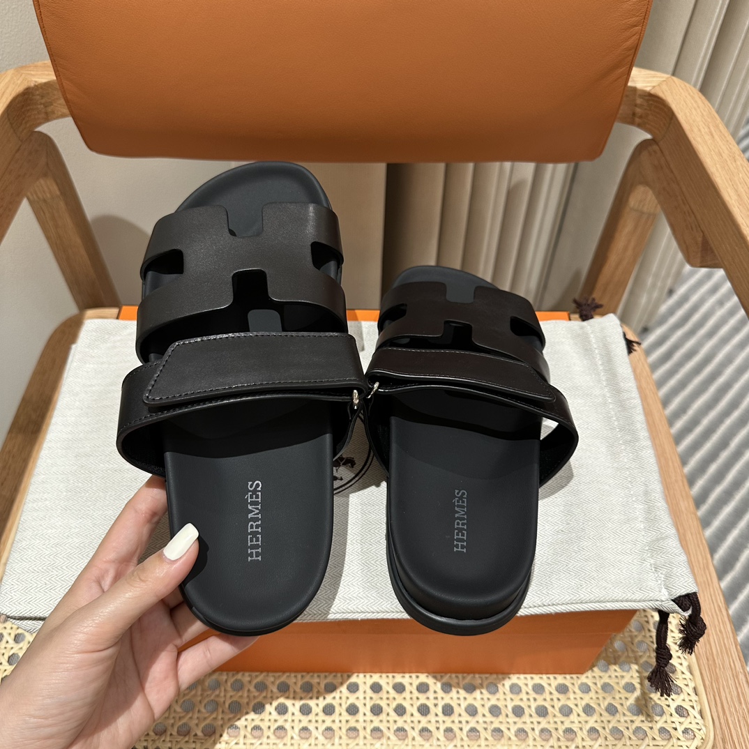 Fully handmade Hermès Chypre sandal  