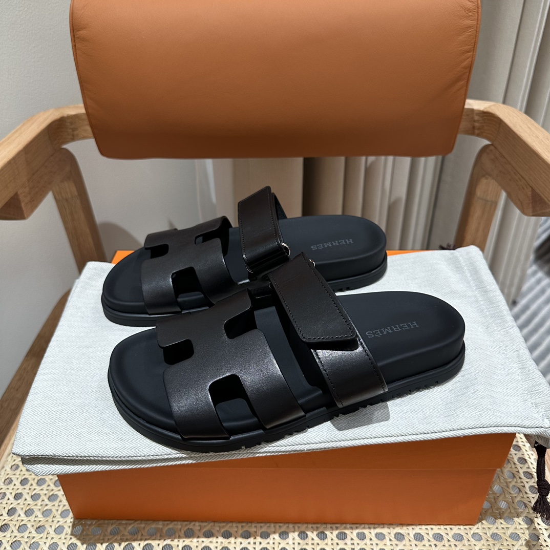 Fully handmade Hermès Chypre sandal  