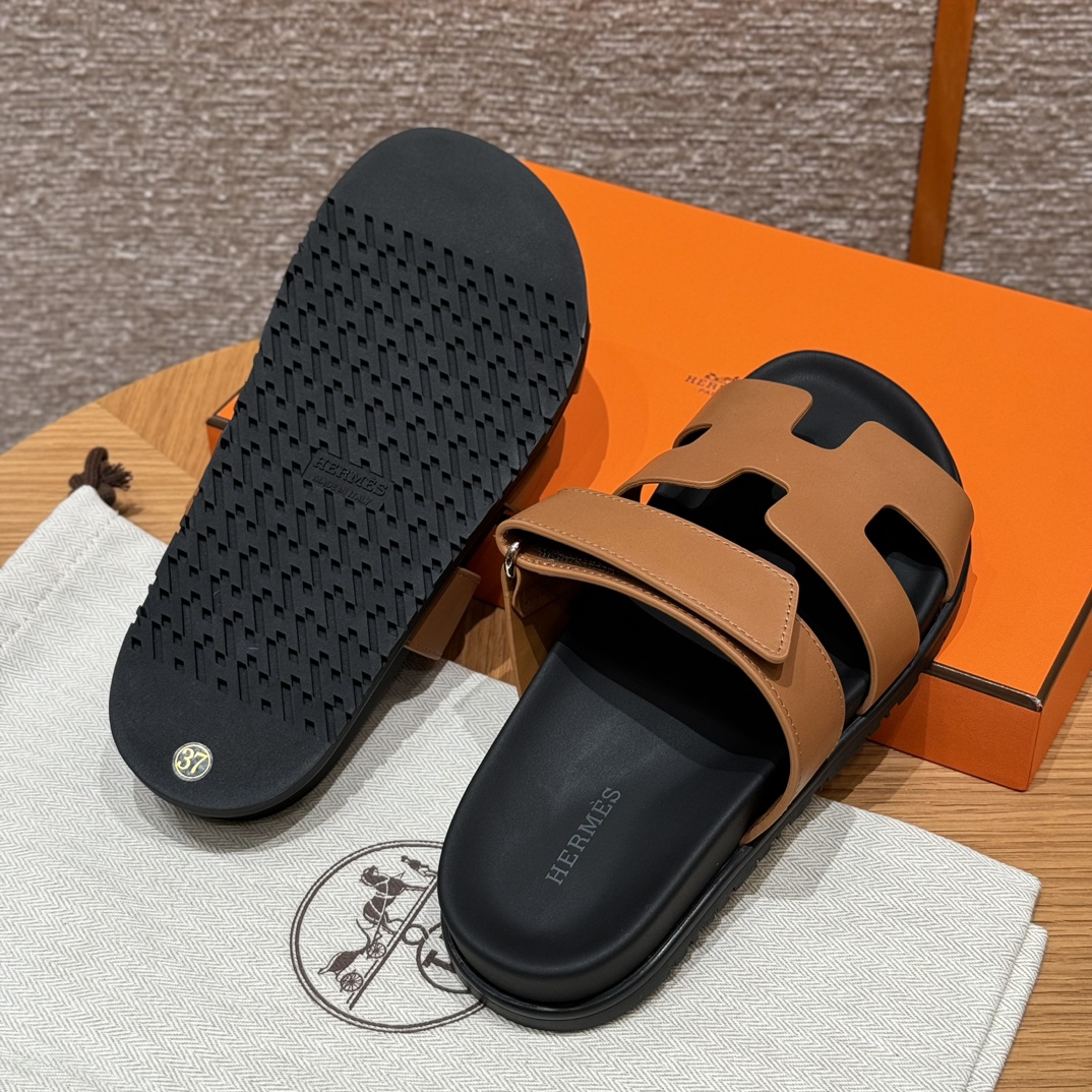 Fully handmade Hermès Chypre sandal  