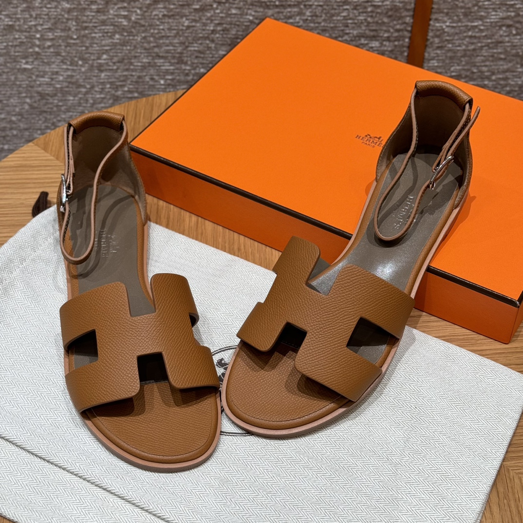 Fully handmade Hermès Santorini sandal 