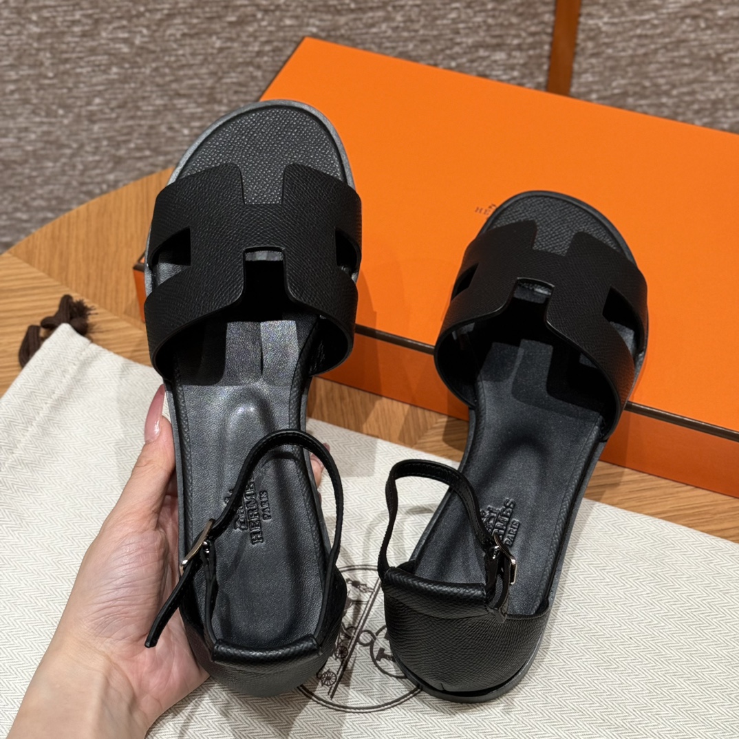 Fully handmade Hermès Santorini sandal 