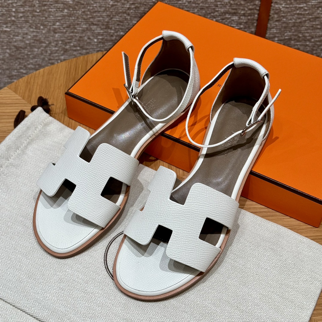 Fully handmade Hermès Santorini sandal 