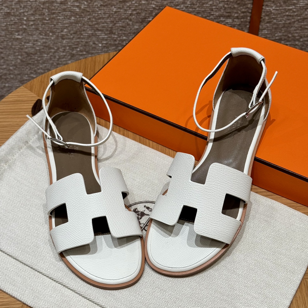 Fully handmade Hermès Santorini sandal 