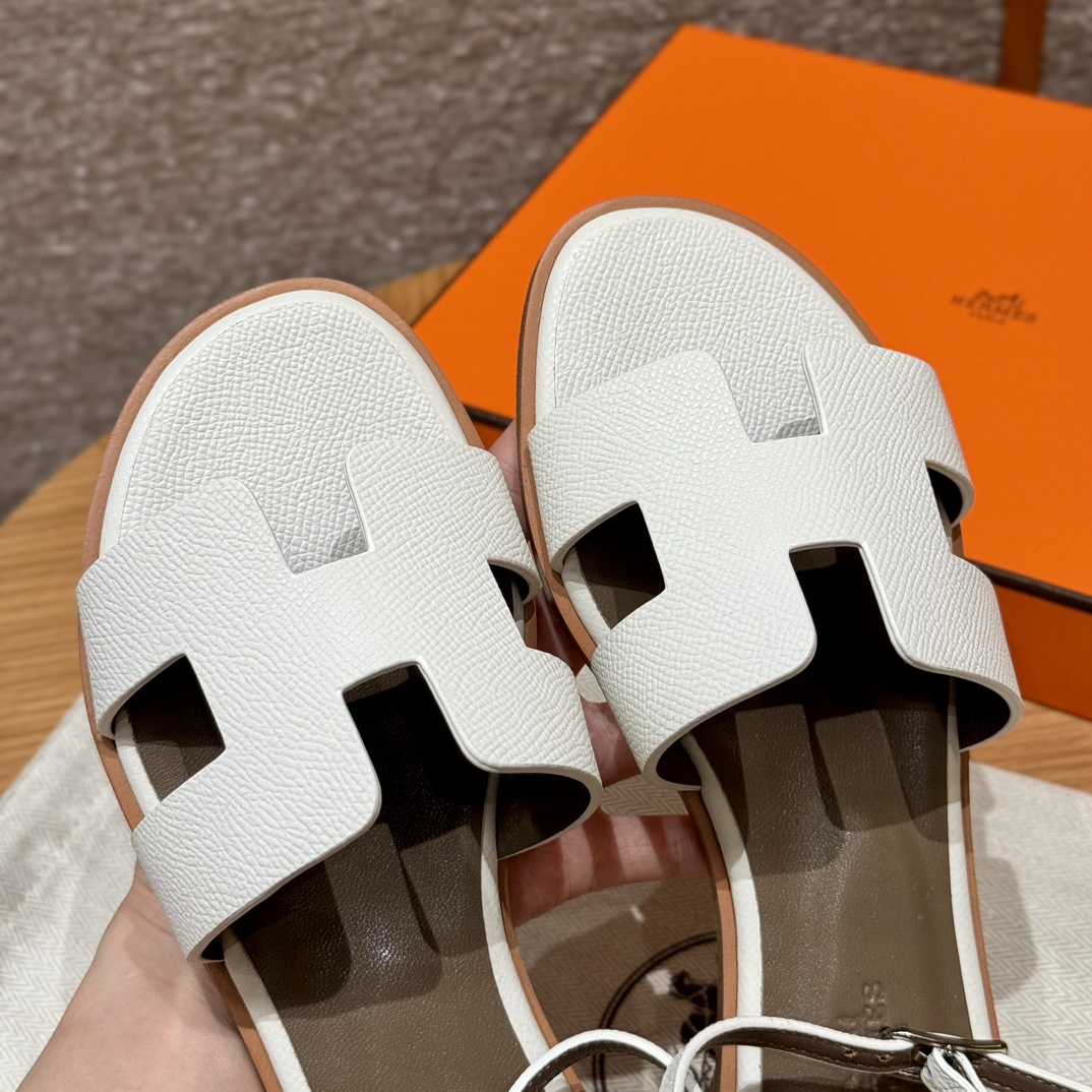 Fully handmade Hermès Santorini sandal 