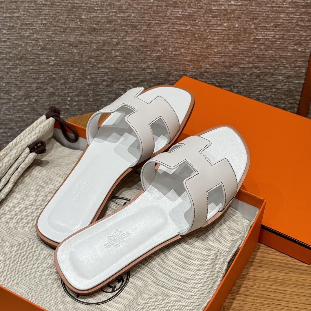 Fully handmade Hermès Oran sandal