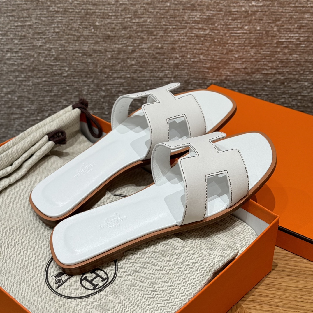 Fully handmade Hermès Oran sandal