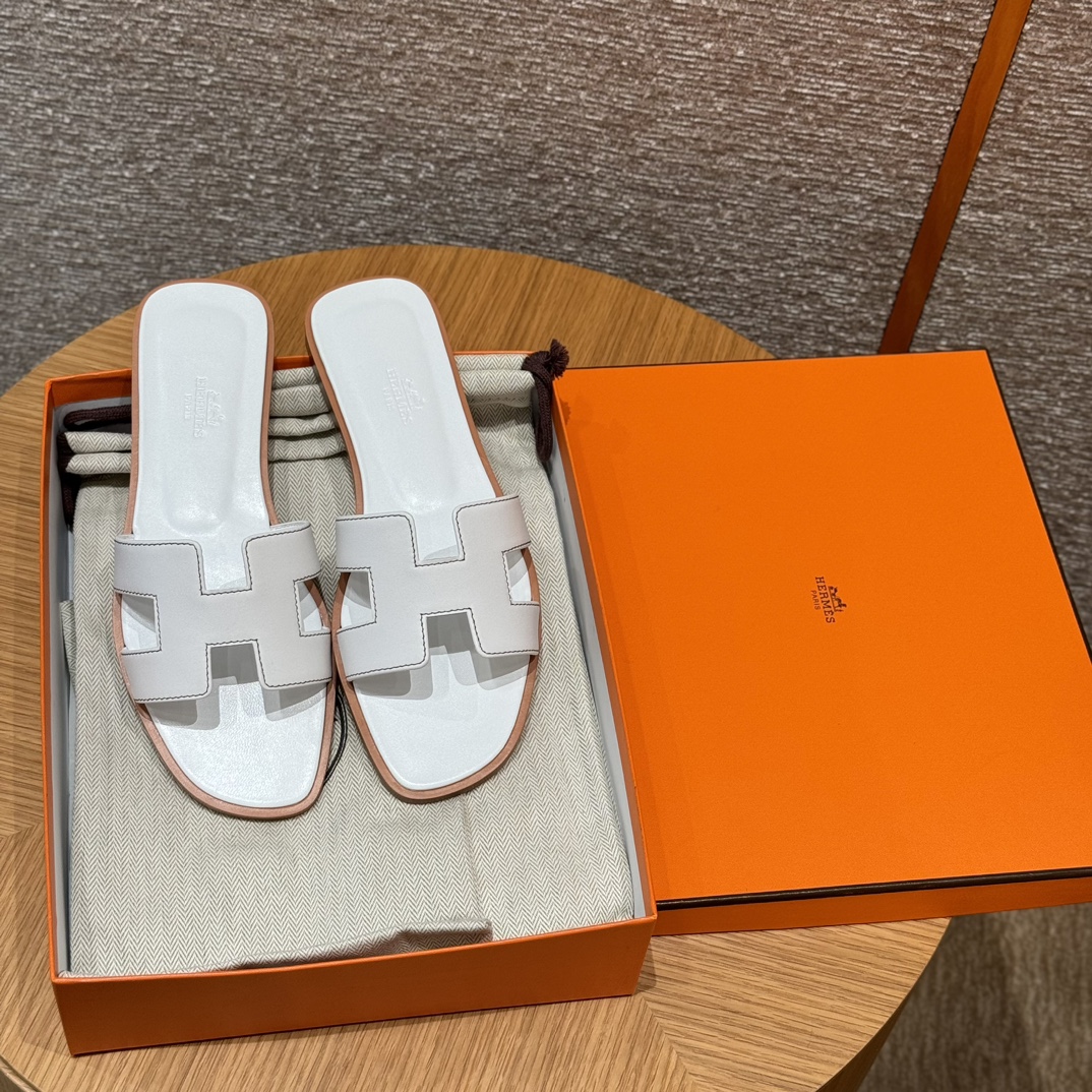 Fully handmade Hermès Oran sandal