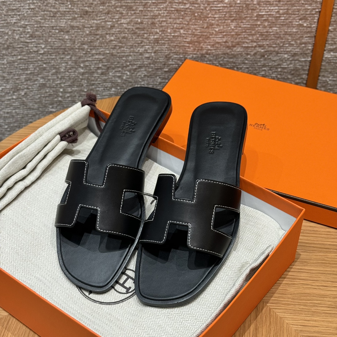 Fully handmade Hermès Oran sandal