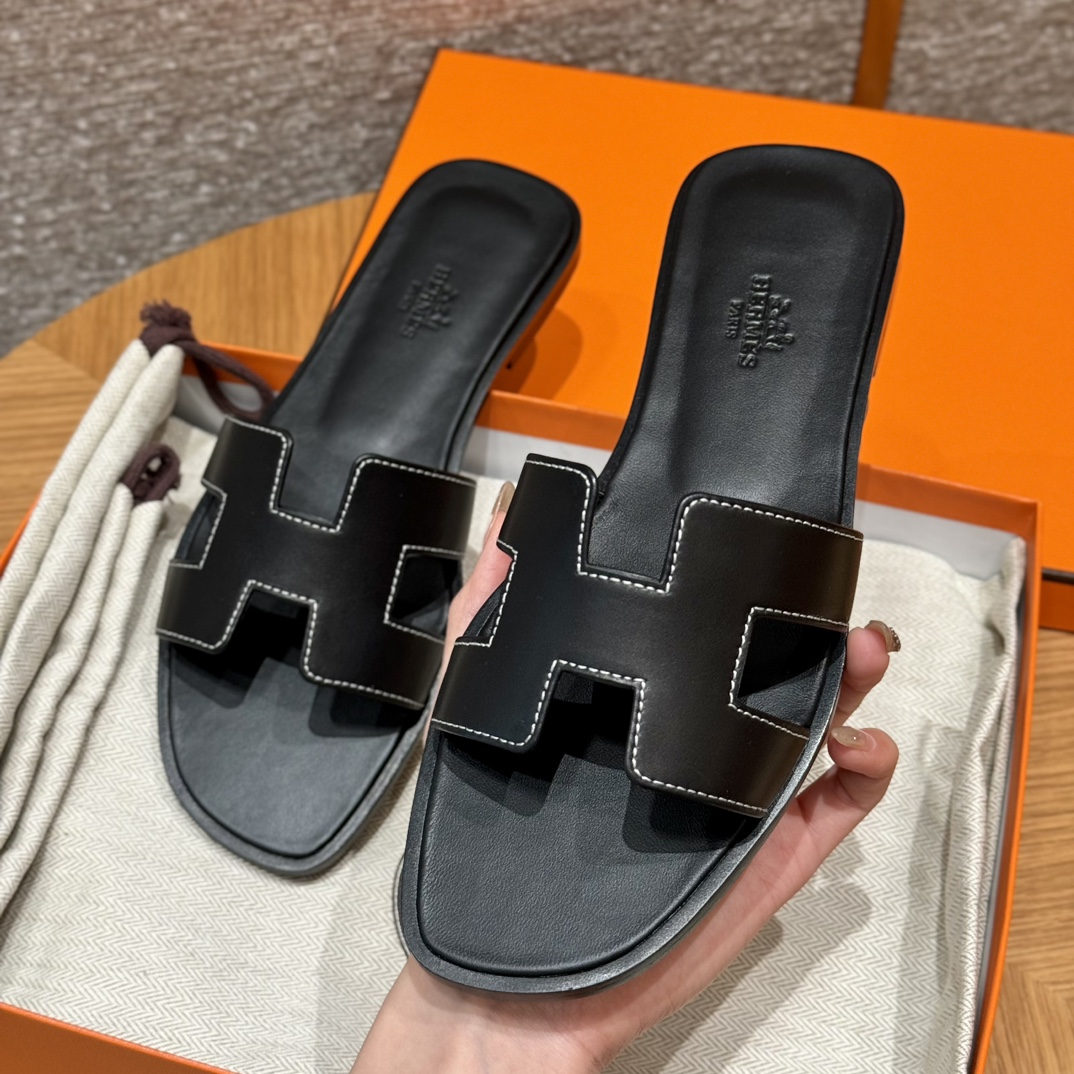 Fully handmade Hermès Oran sandal