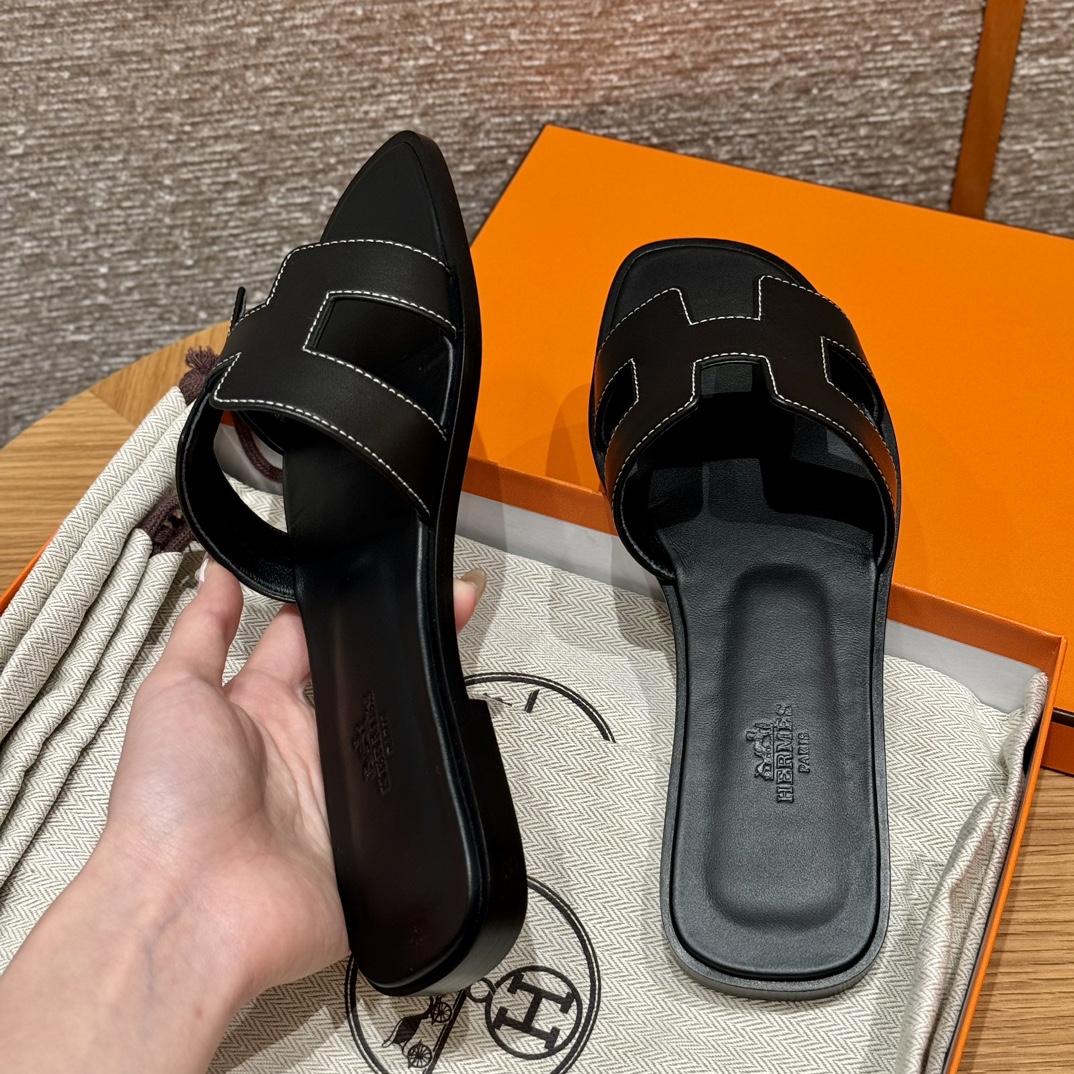 Fully handmade Hermès Oran sandal