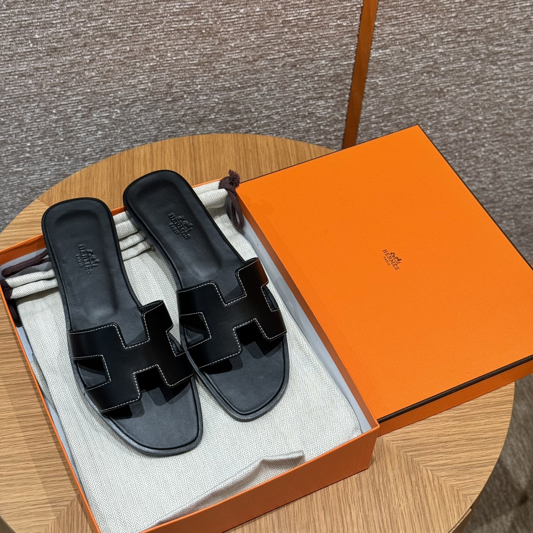 Fully handmade Hermès Oran sandal