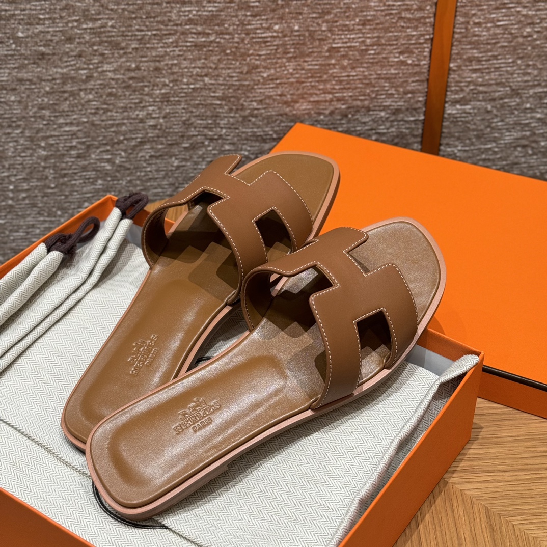 Fully handmade Hermès Oran sandal