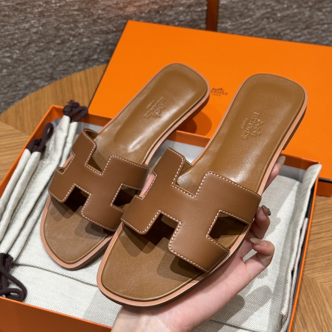 Fully handmade Hermès Oran sandal