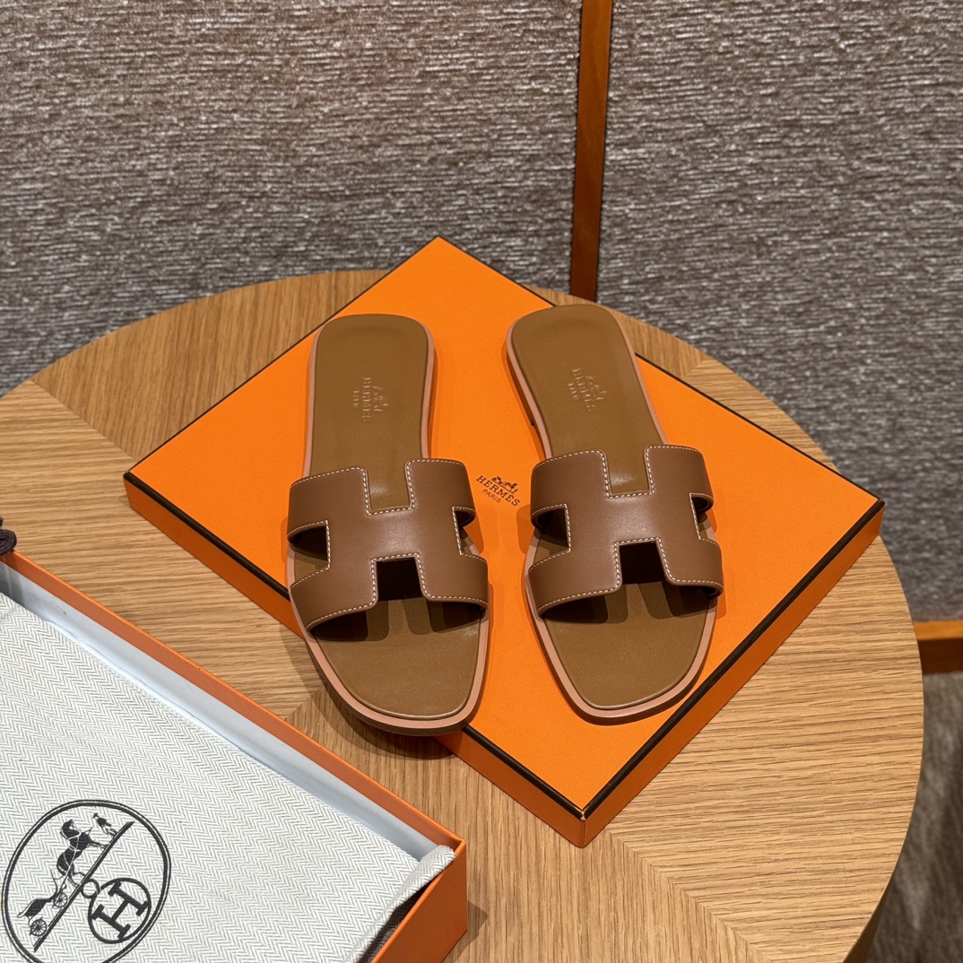 Fully handmade Hermès Oran sandal