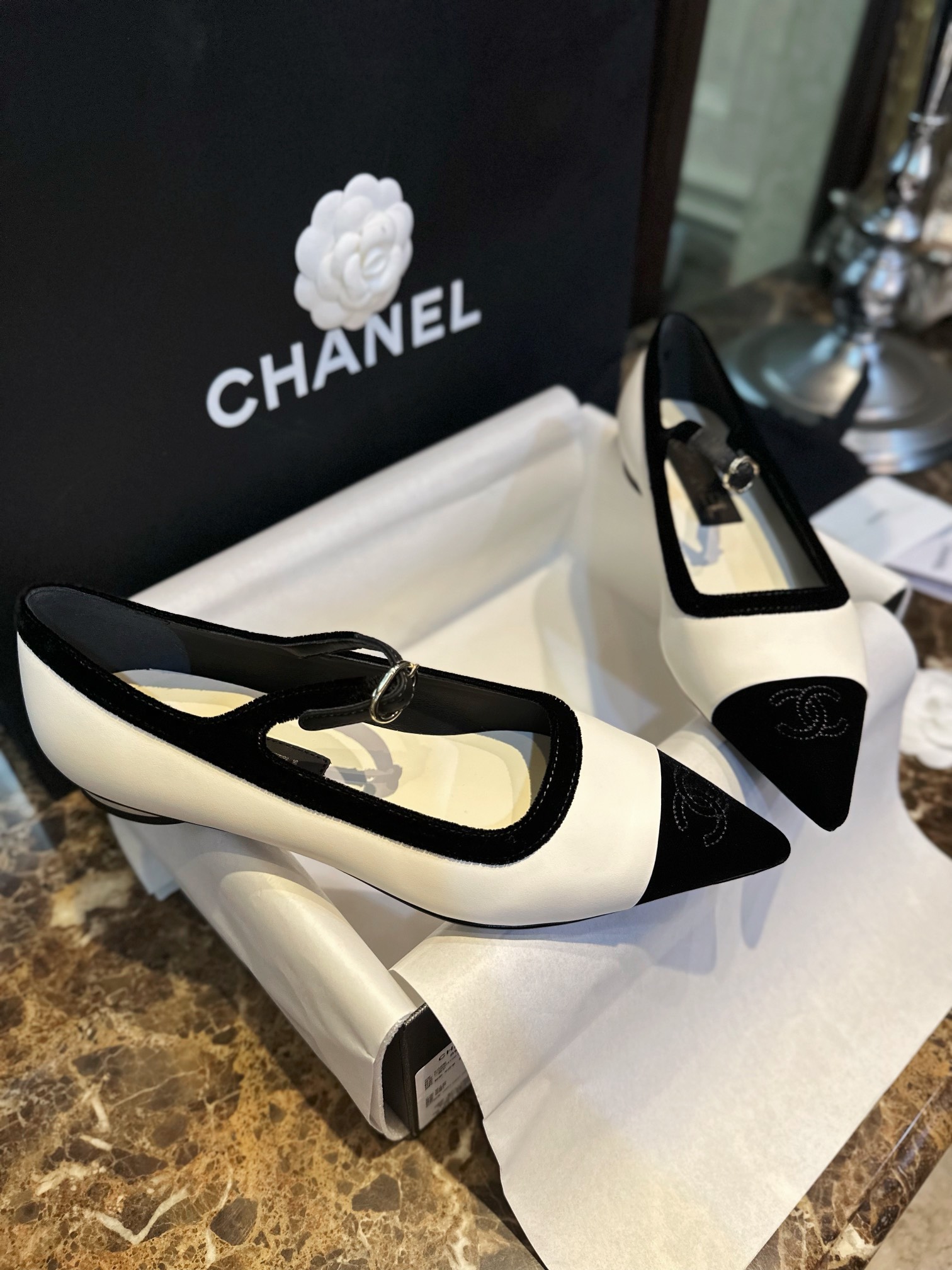 Chanel Sheepskin Pointed Toe Lace-Up Flats: Elegant Style, Leg-Lengthening!