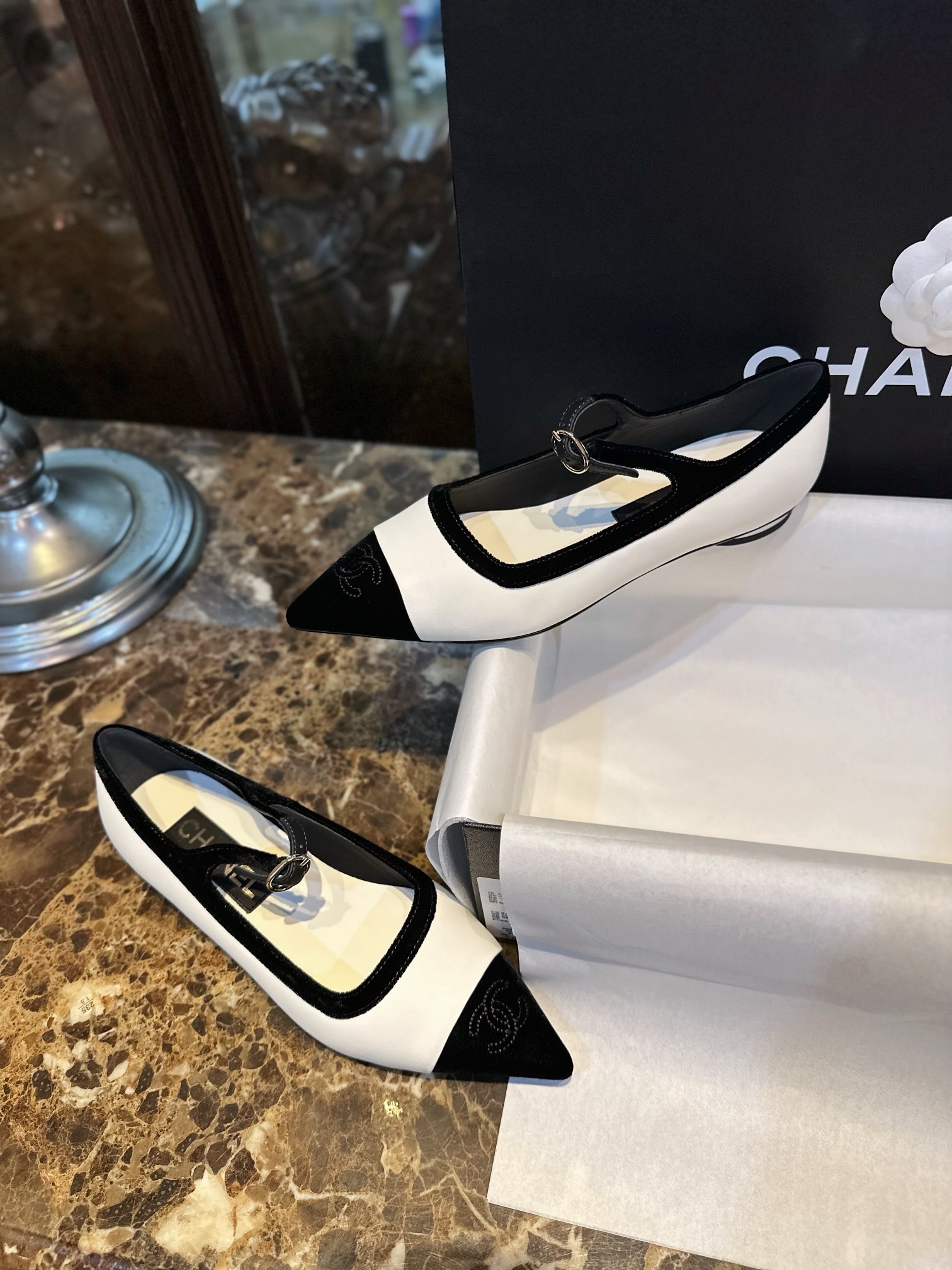 Chanel Sheepskin Pointed Toe Lace-Up Flats: Elegant Style, Leg-Lengthening!