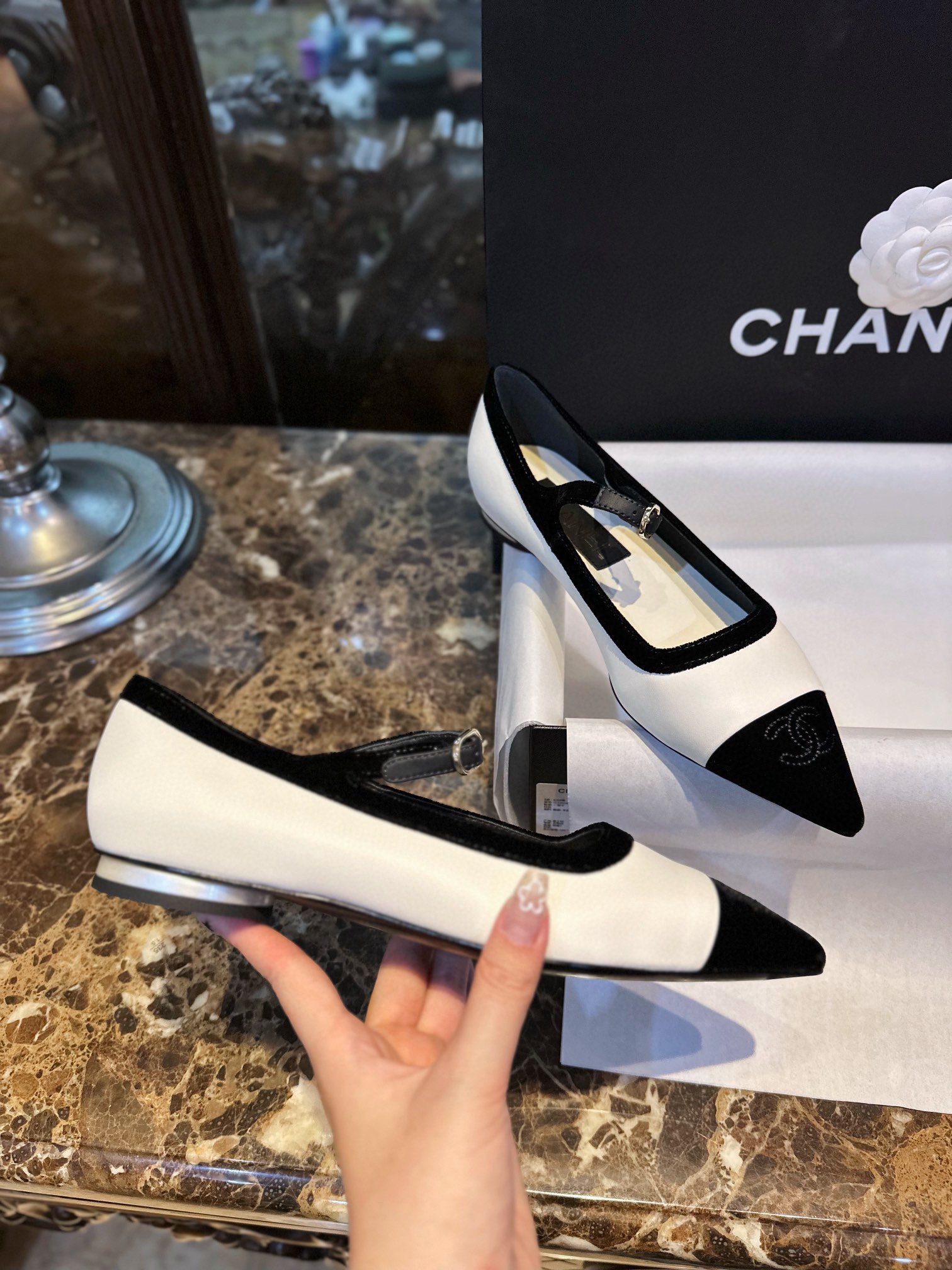 Chanel Sheepskin Pointed Toe Lace-Up Flats: Elegant Style, Leg-Lengthening!