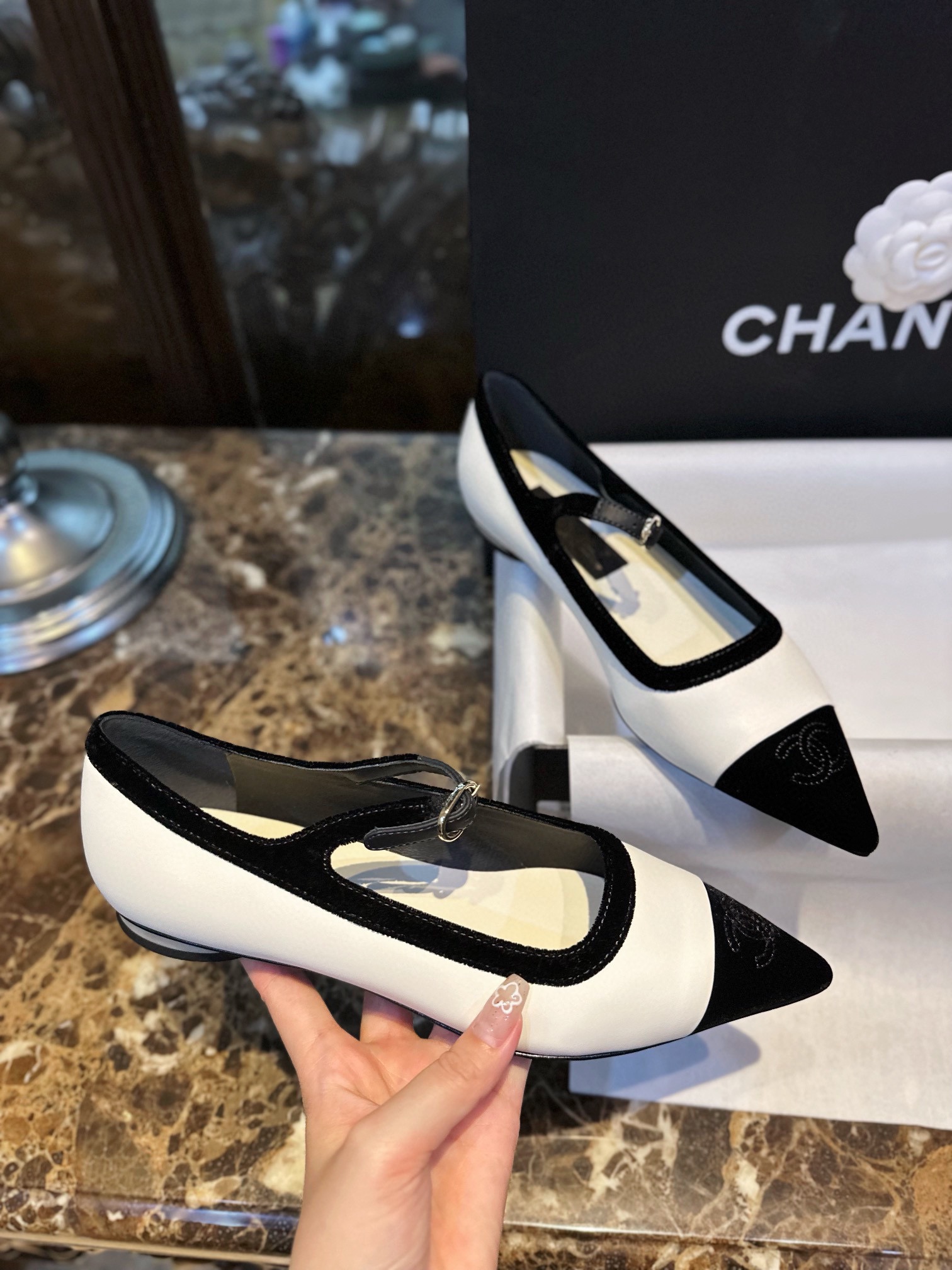 Chanel Sheepskin Pointed Toe Lace-Up Flats: Elegant Style, Leg-Lengthening!