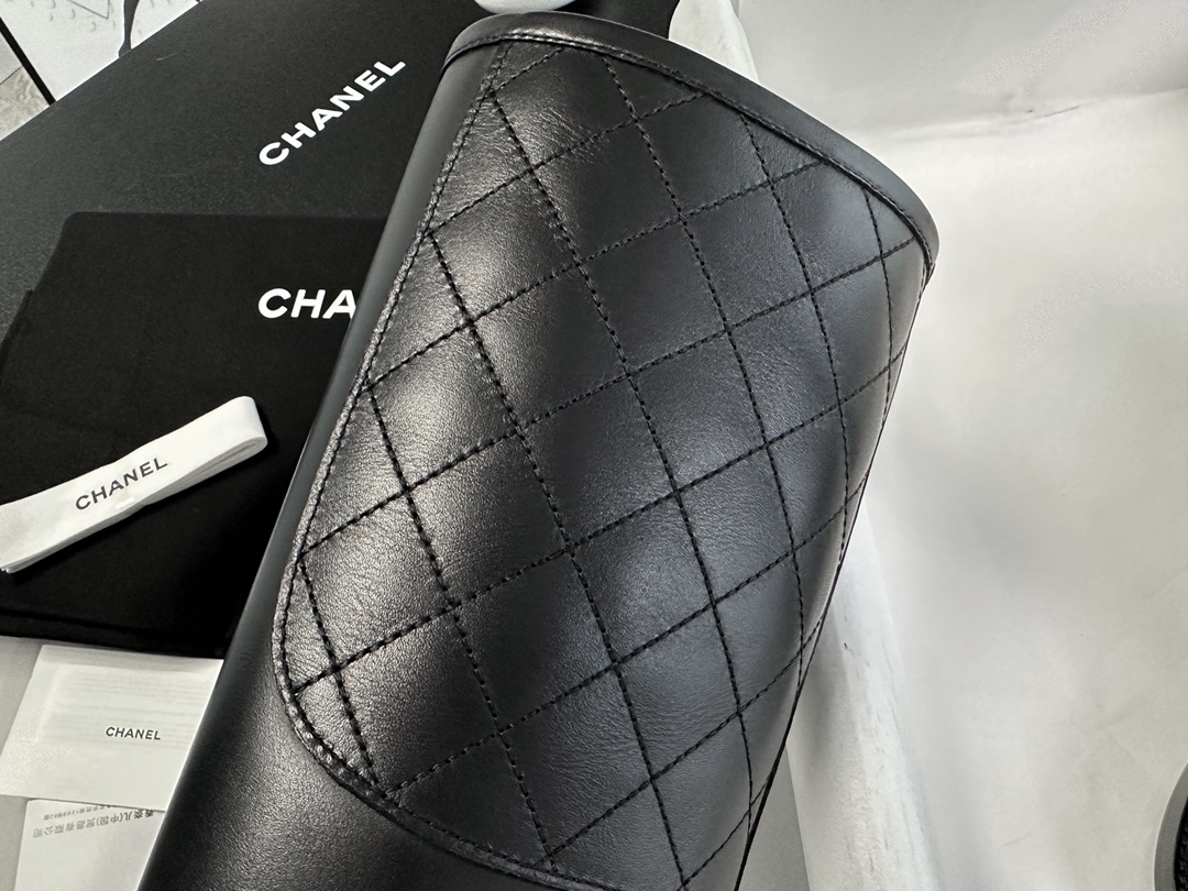 Chanel 22b Diamond-patterned Knight Boots: Crafted from Genuine Calfskin