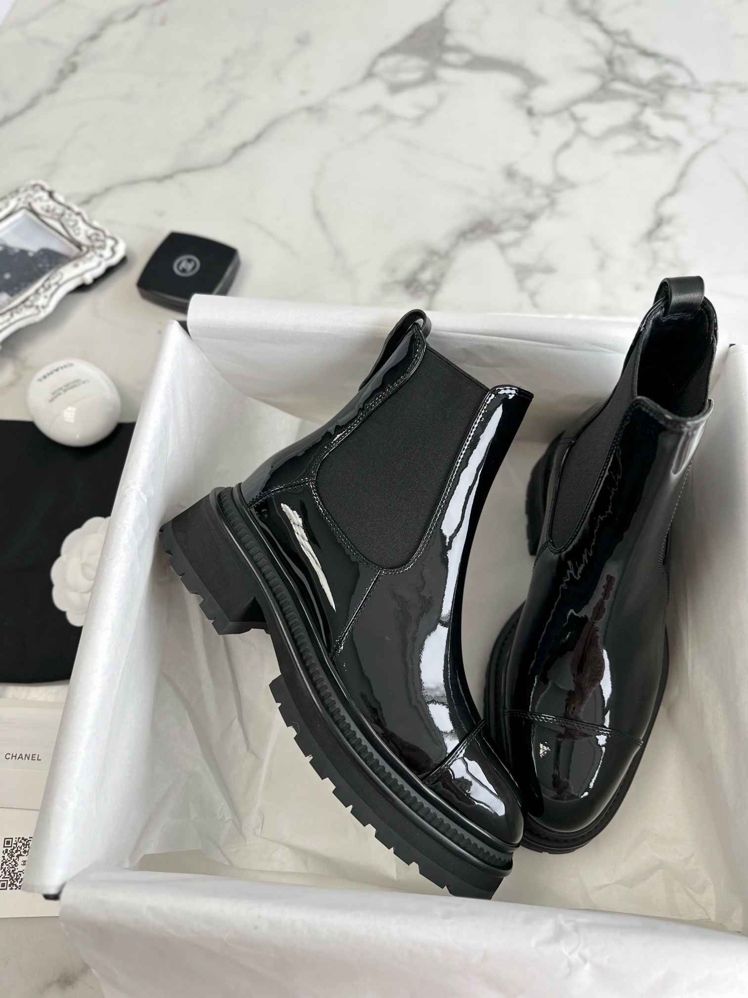 Chanel 22a Chelsea Short Boots: Crafted from Imported Patent Leather, with Approximately 4cm Heel Height