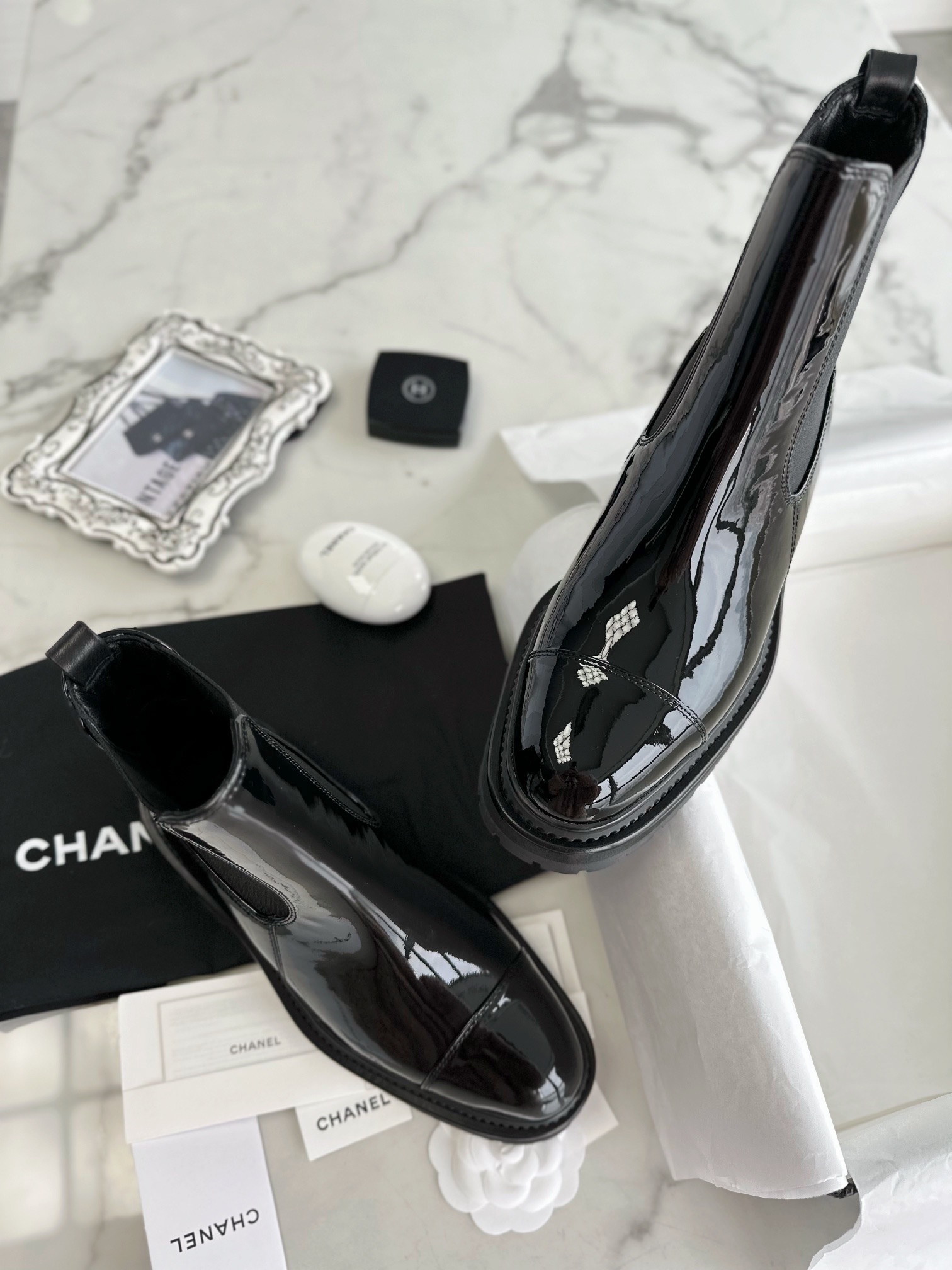 Chanel 22a Chelsea Short Boots: Crafted from Imported Patent Leather, with Approximately 4cm Heel Height