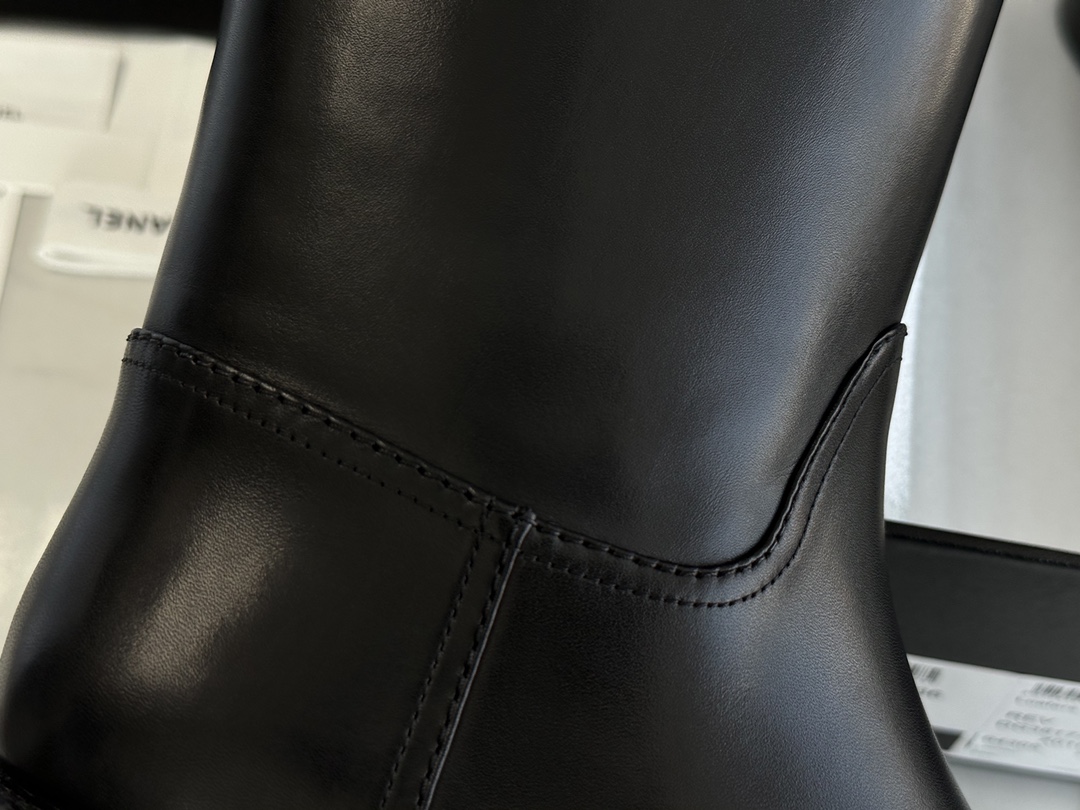 Chanel 23 Classic Knight Boots: Crafted from Premium Calfskin Leather, Luxurious Water-dyed Leather Lining, Stitched with Genuine Leather Outsole, Featuring Large Logo Embossed Leather