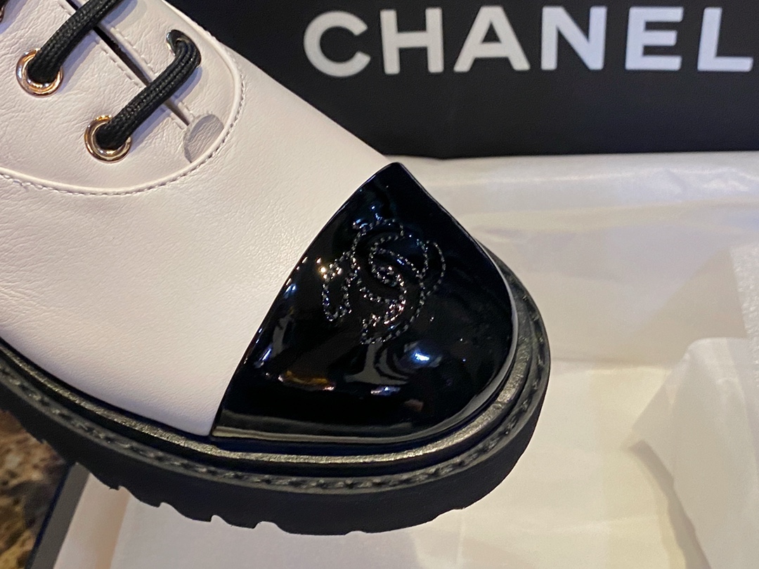 Chanel 23C Lace-Up Mid-Calf Martin Boots: Crafted from Milk White Calfskin, with Durable Suede Outsole and Genuine Leather Trim,The 4.5cm Heel Visually Shapes the Legs,