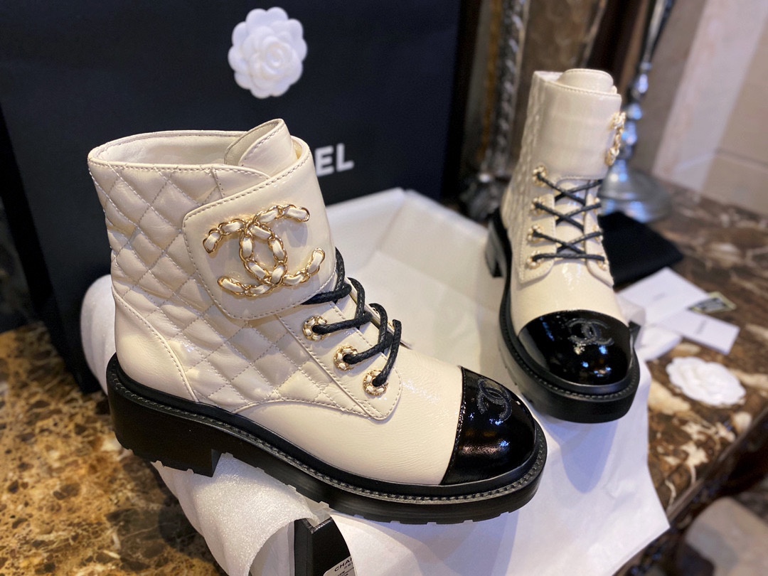 Chanel  Black and White Glossy Crinkled Calfskin Diamond-Patterned Martin Boots: Featuring Classic Sheepskin with Double C Logo Chains, Exquisitely Embroidered Toes, and a Combination of Diamond Patterns and Glossy Crinkled Calfskin