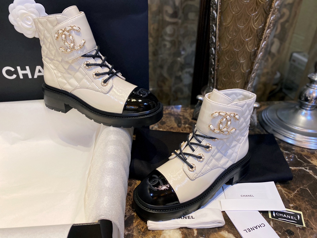 Chanel  Black and White Glossy Crinkled Calfskin Diamond-Patterned Martin Boots: Featuring Classic Sheepskin with Double C Logo Chains, Exquisitely Embroidered Toes, and a Combination of Diamond Patterns and Glossy Crinkled Calfskin