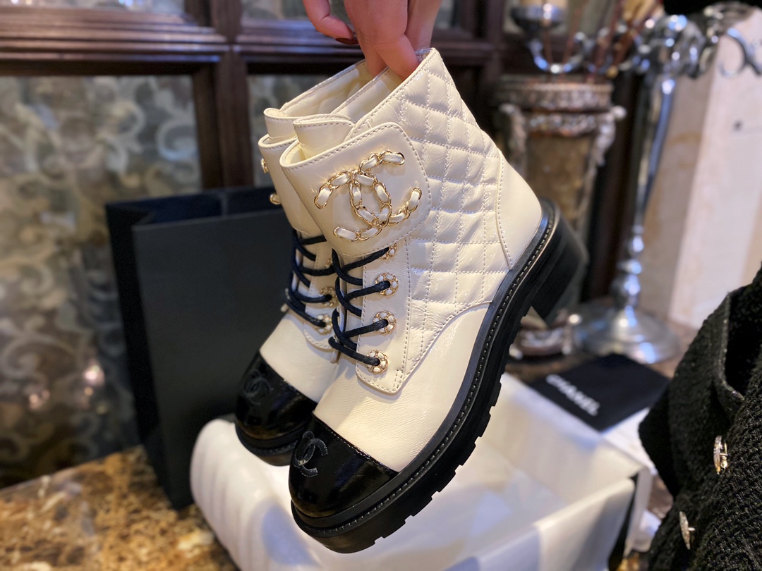 Chanel  Black and White Glossy Crinkled Calfskin Diamond-Patterned Martin Boots: Featuring Classic Sheepskin with Double C Logo Chains, Exquisitely Embroidered Toes, and a Combination of Diamond Patterns and Glossy Crinkled Calfskin