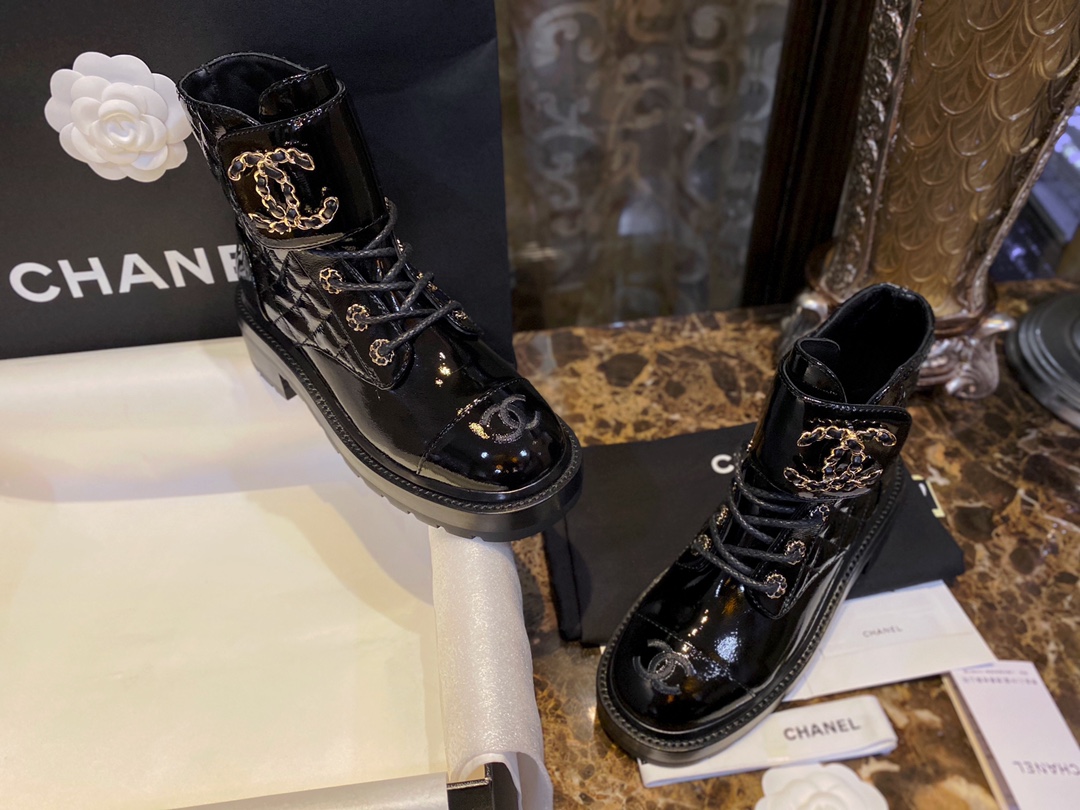 Chanel  Glossy Crinkled Calfskin Diamond-Patterned Martin Boots: Featuring Classic Leather with Chain Logo, Exquisitely Embroidered Toes, and a Combination of Diamond Patterns and Glossy Crinkled Calfskin