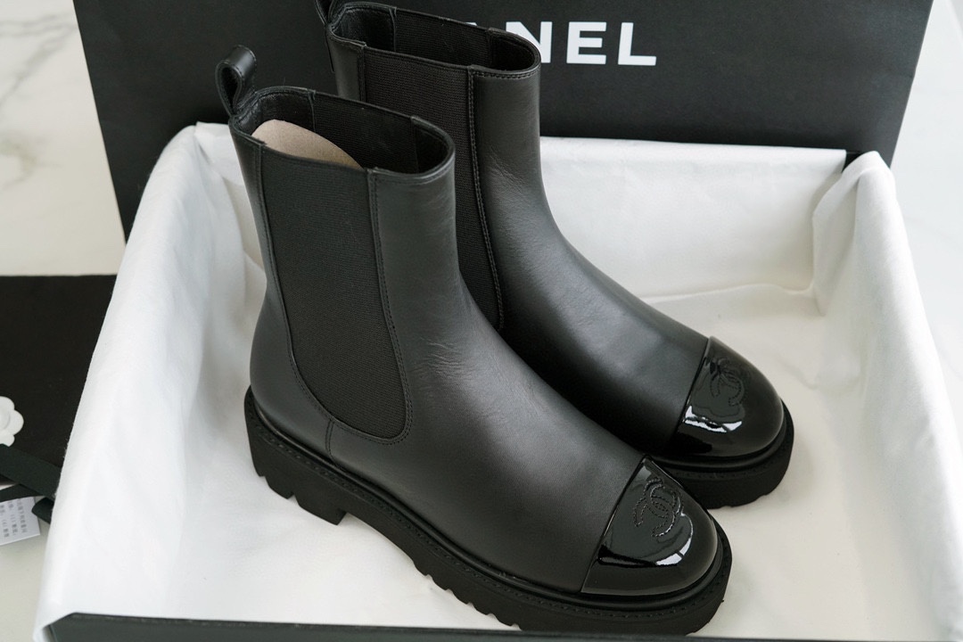 Chanel 22c Chunky Sole Chelsea Boots with Leather and Patent Leather Panels: Featuring Durable Suede Foam Soles