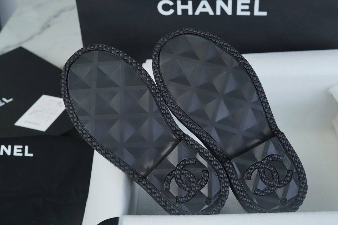 Chanel 23a Black Double C Short Rain Boots: Crafted with Integrated Rubber Technology, Imported Rubber Ensures Softness and Quick Recovery, Logo Cutting is Precise, 3.5cm Heel Height Provides Comfort