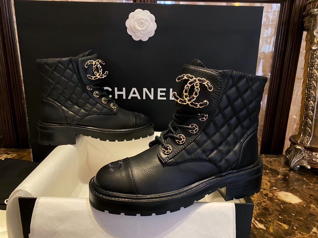 Chanel  Diamond-Patterned Buckle Martin Boots: A highly sought-after style since last year, with limited availability. The only correct leather material, featuring unique texture and natural wrinkles. Every button and hardware detail is meticulously craft