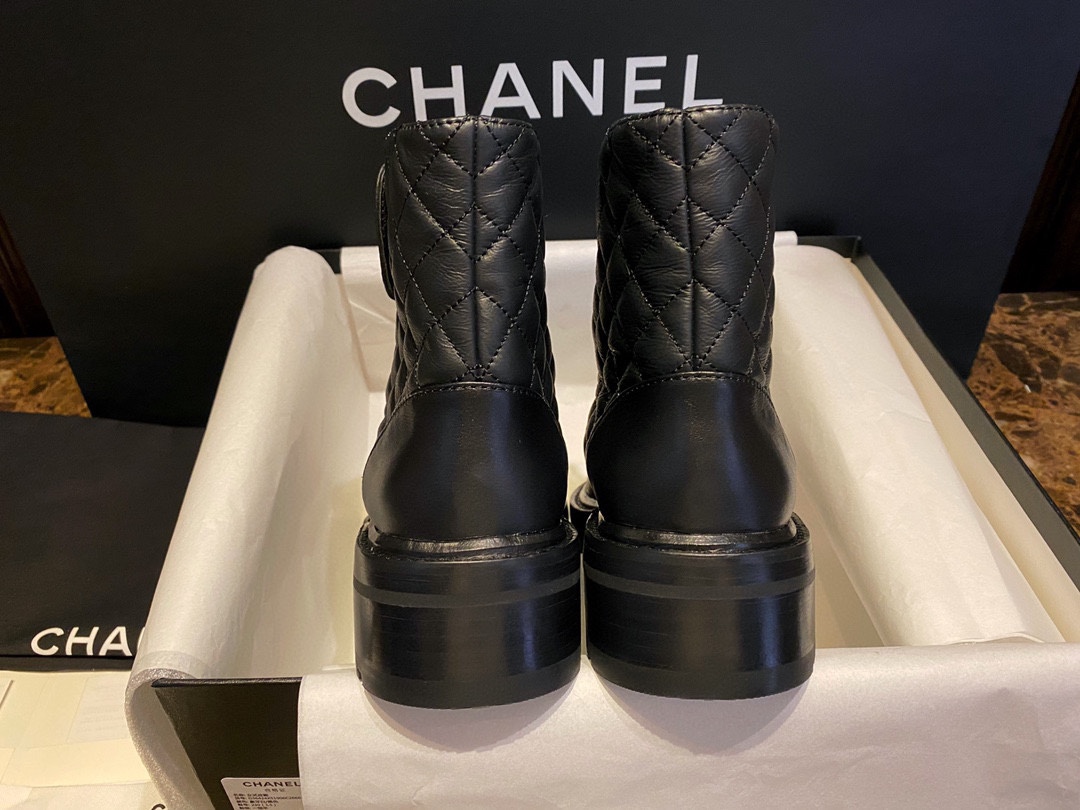 Chanel  Diamond-Patterned Buckle Martin Boots: A highly sought-after style since last year, with limited availability. The only correct leather material, featuring unique texture and natural wrinkles. Every button and hardware detail is meticulously craft