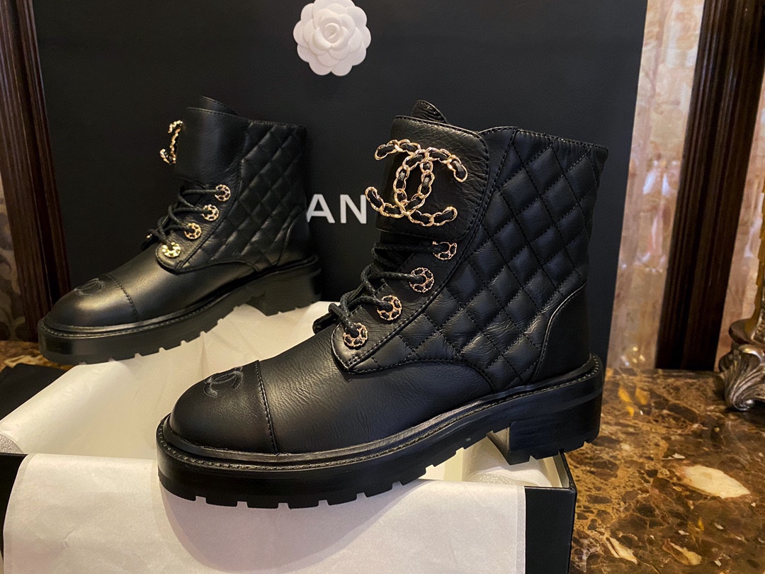 Chanel  Diamond-Patterned Buckle Martin Boots: A highly sought-after style since last year, with limited availability. The only correct leather material, featuring unique texture and natural wrinkles. Every button and hardware detail is meticulously craft