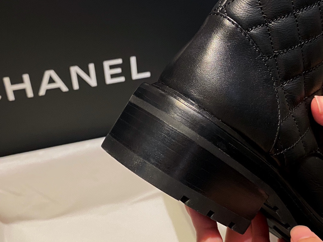 Chanel  Diamond-Patterned Buckle Martin Boots: A highly sought-after style since last year, with limited availability. The only correct leather material, featuring unique texture and natural wrinkles. Every button and hardware detail is meticulously craft