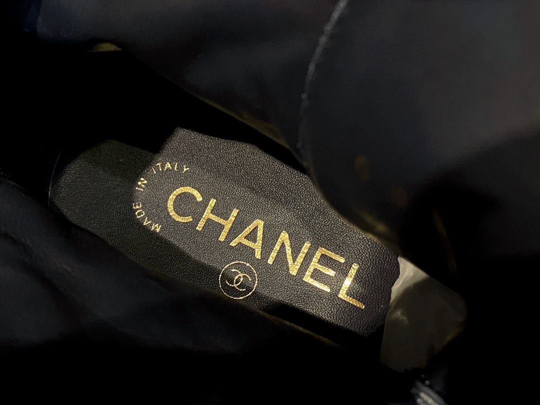 Chanel  Denim Velvet Diamond-Patterned Martin Boots,Classic diamond-patterned design with a luxurious atmosphere of velvet and glossy calfskin