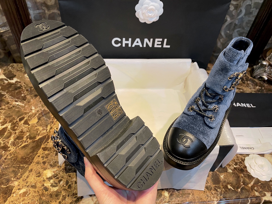 Chanel  Denim Velvet Diamond-Patterned Martin Boots,Classic diamond-patterned design with a luxurious atmosphere of velvet and glossy calfskin