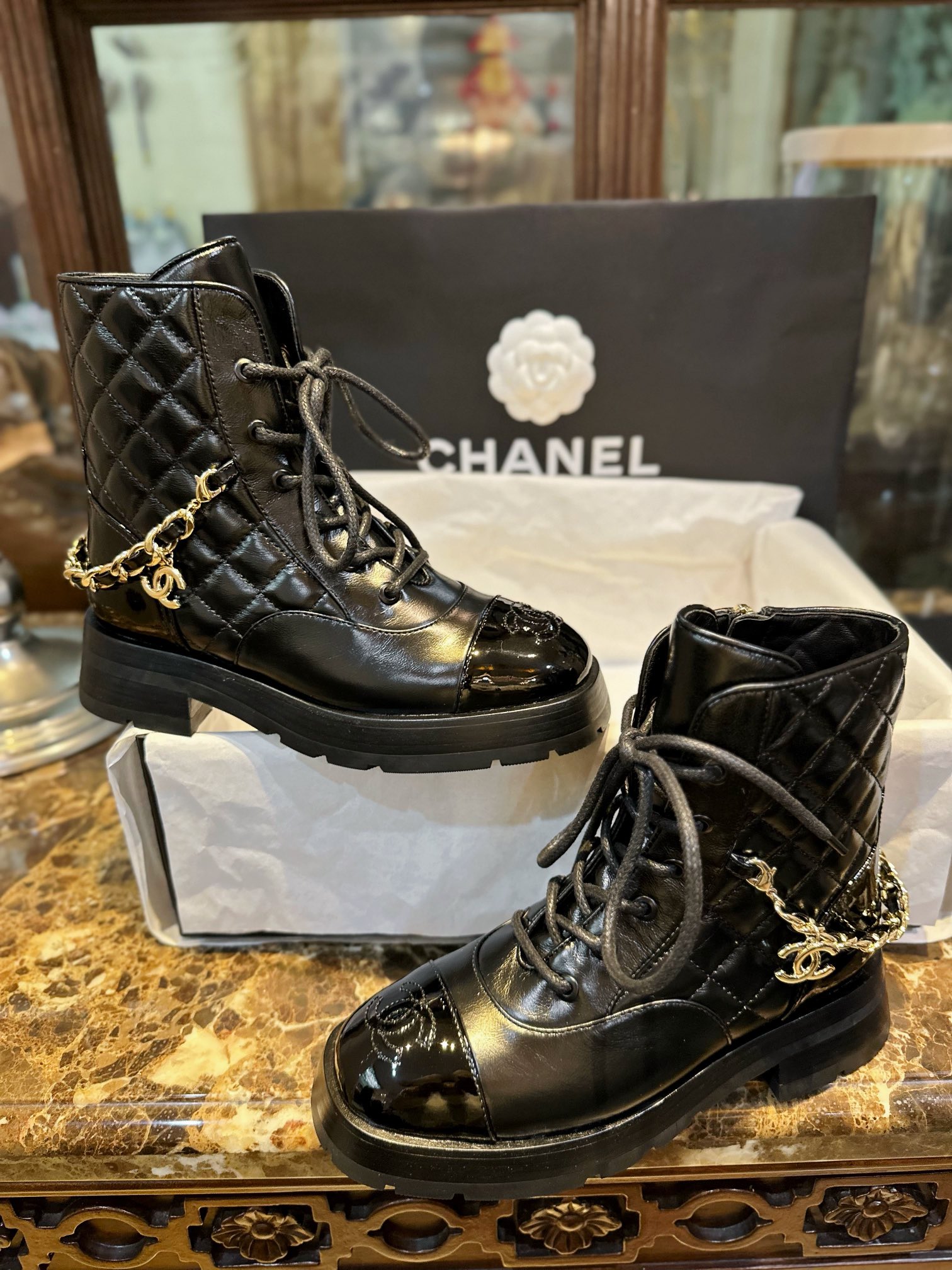 Chanel 23a Chain Martin Boots: Featuring a classic diamond-pattern design, glossy cowhide leather combined with genuine leather rubber six-layer composite sole