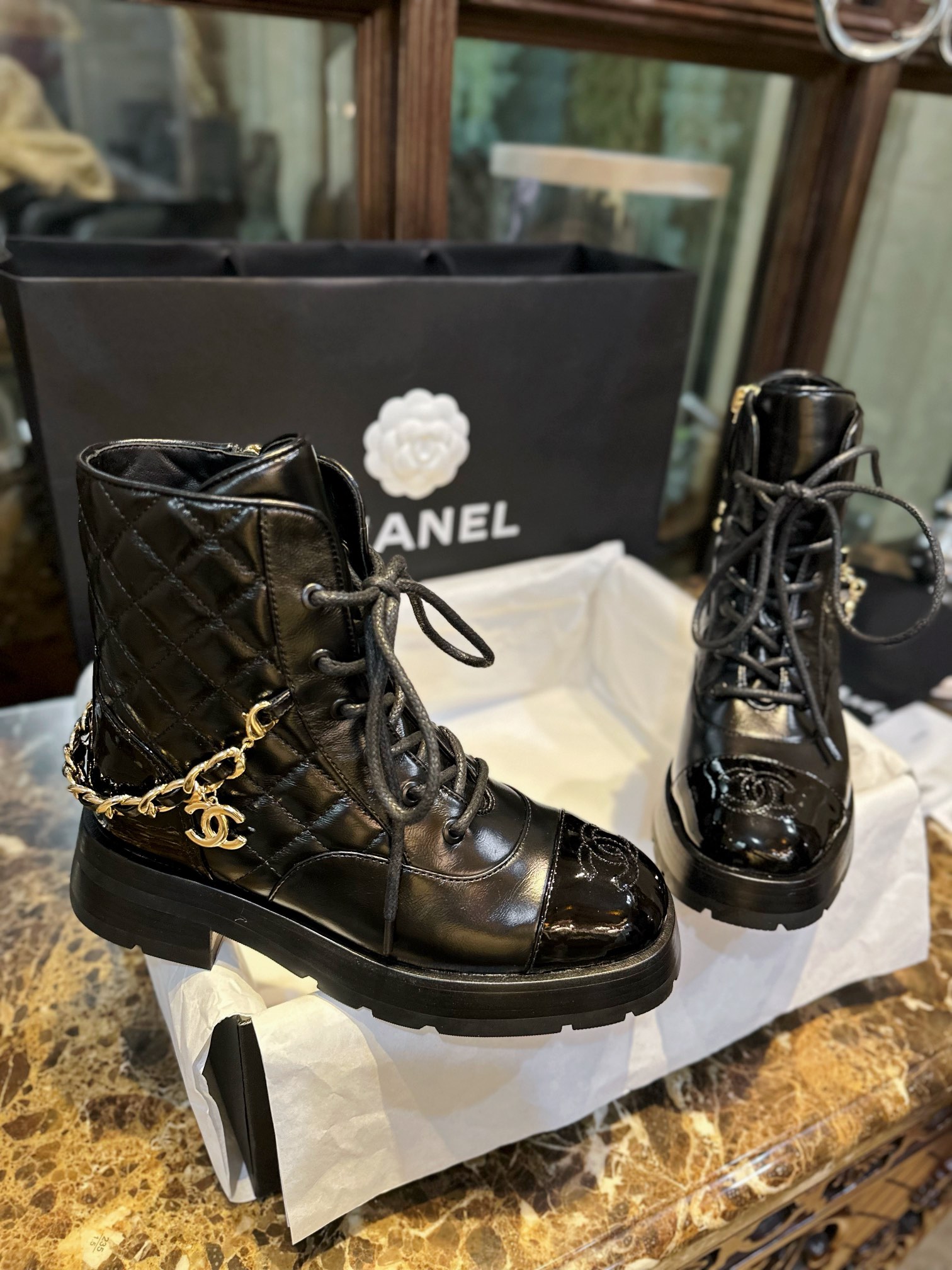 Chanel 23a Chain Martin Boots: Featuring a classic diamond-pattern design, glossy cowhide leather combined with genuine leather rubber six-layer composite sole