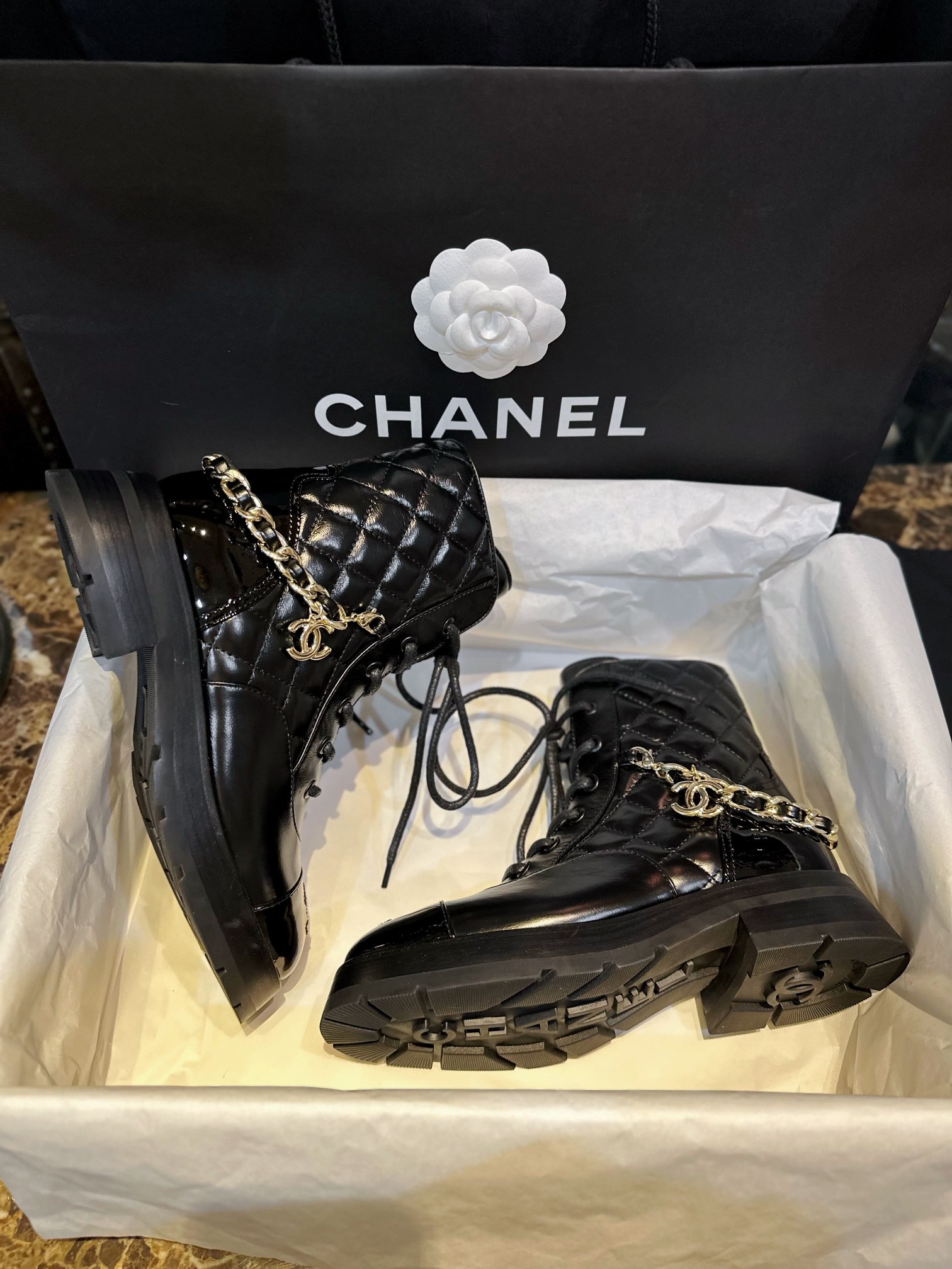 Chanel 23a Chain Martin Boots: Featuring a classic diamond-pattern design, glossy cowhide leather combined with genuine leather rubber six-layer composite sole