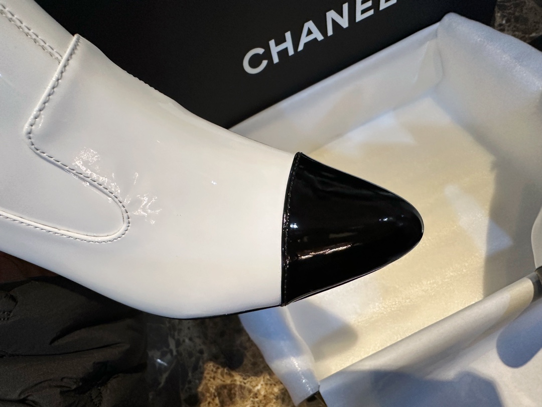 Chanel  23b  Featuring classic black and white contrast with glossy cowhide leather