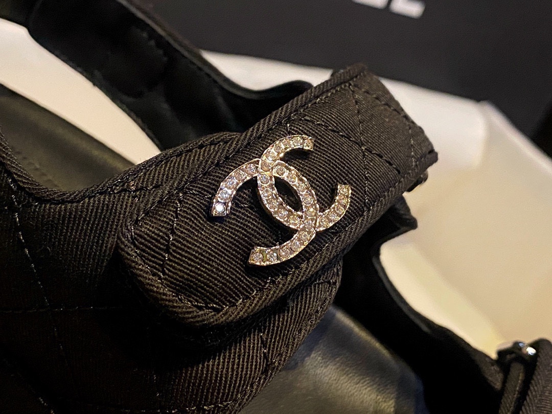 Chanel Classic Beach Sandals with Fabric Upper and Rhinestone Buckle - Perfect Blend of Femininity and Comfort