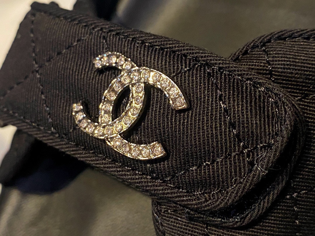 Chanel Classic Beach Sandals with Fabric Upper and Rhinestone Buckle - Perfect Blend of Femininity and Comfort