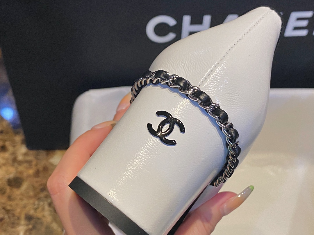 Chanel White Chain High Heels - Slightly Glossy Wrinkled Calfskin with Sheepskin Lining