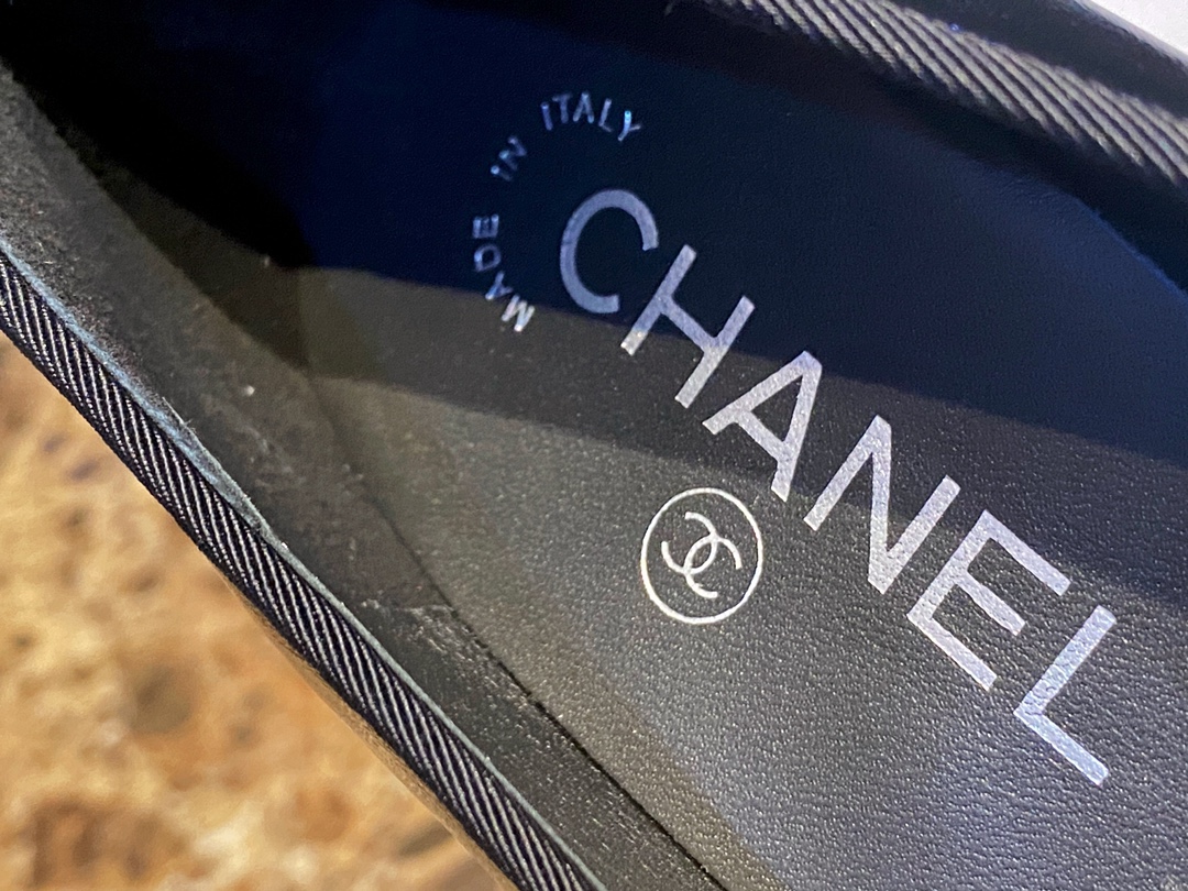 Chanel Black High Heel Chain Shoes 6cm Heel Height, Classic Logo and Heel Chain for Added Style