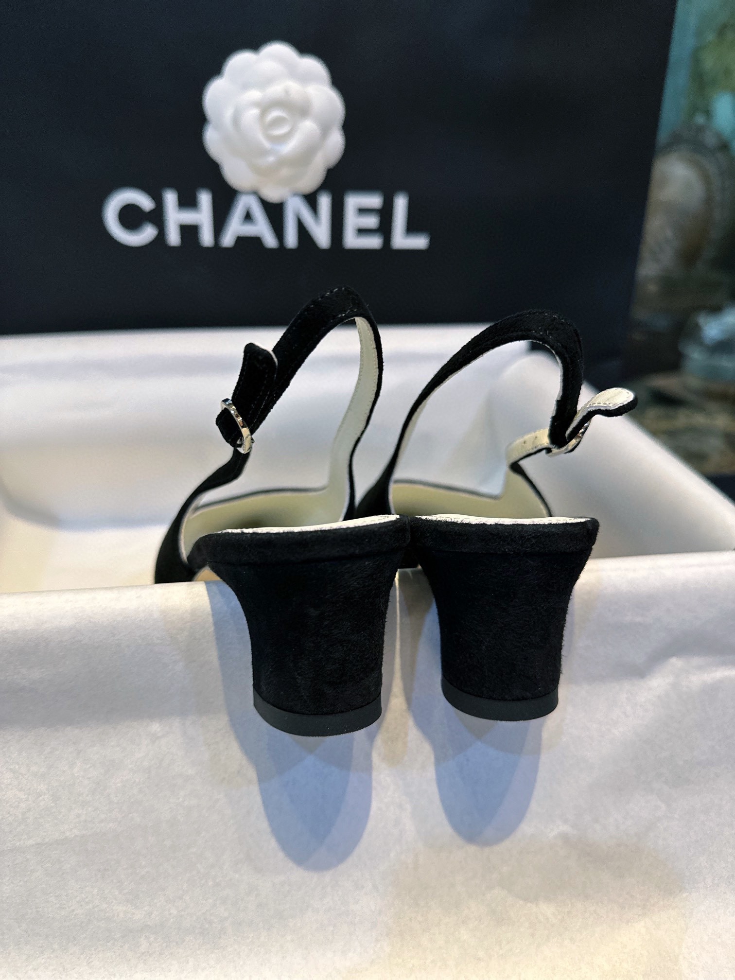 Chanel Pointed Toe Chain High Heels - Elegant and Stylish with Satin Straps and Steel Details