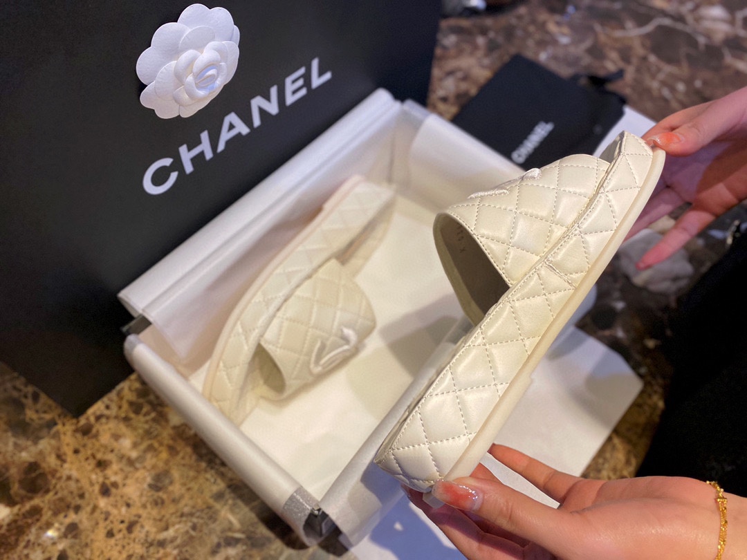 Chanel White Coco Mer Slides: Soft and Creamy On-Foot Sensation 